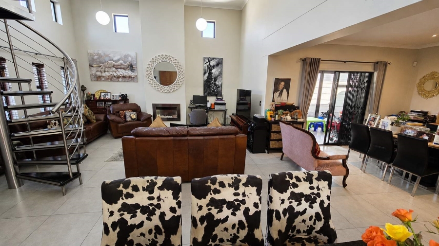 5 Bedroom Property for Sale in Sunningdale Western Cape